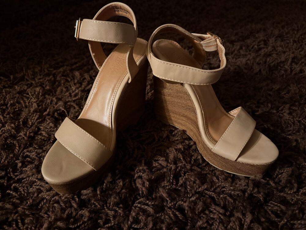 Charlotte Russe Platform Strap Sandals Size 6